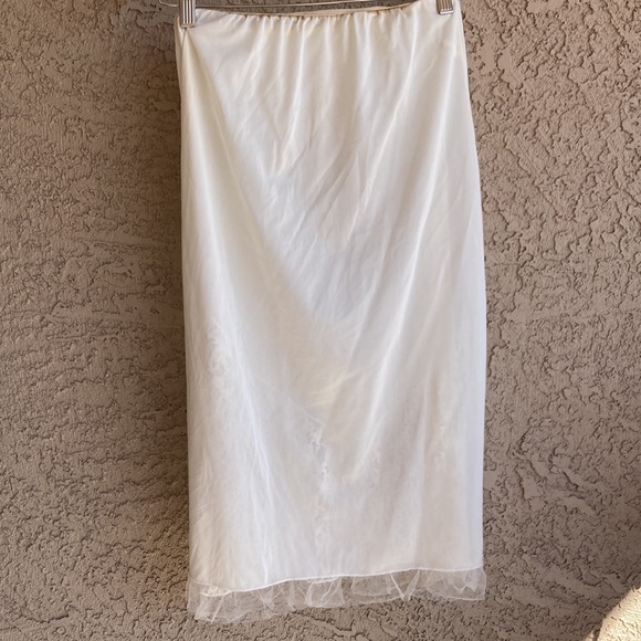 Vintage women’s long slip with lace and tulle size 26 - Picture 6 of 9